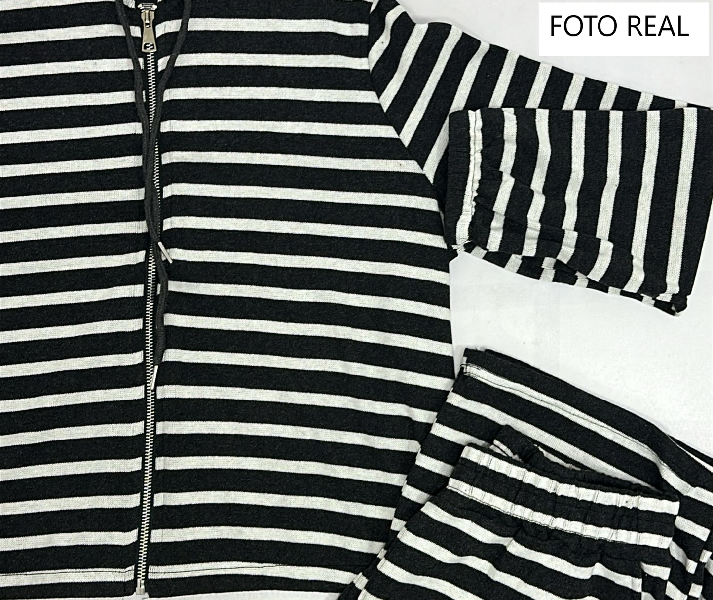 PTSET83 - Conjunto rayado con capucha