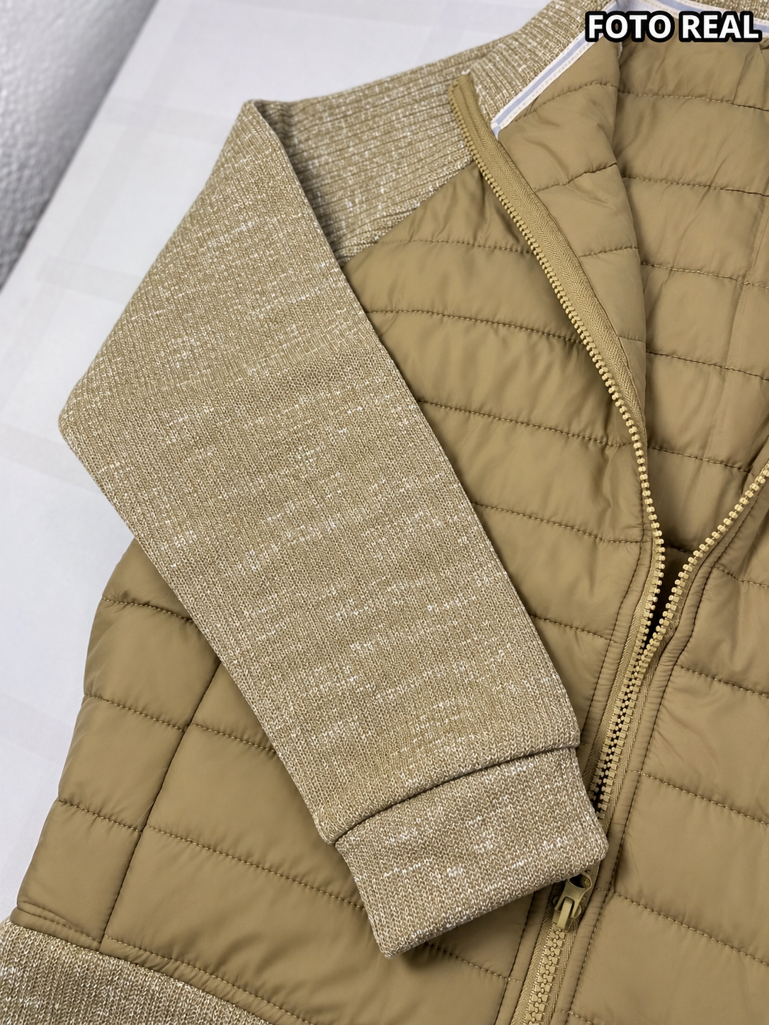 HCX77R - Chamarra Térmica de Caballero Combinada con Tejido y Acolchado