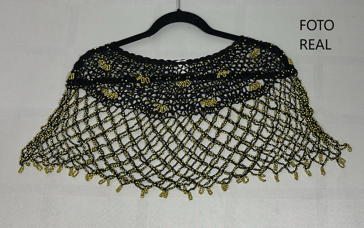 0817-128 - Chal Elegante de Malla con Perlas Doradas