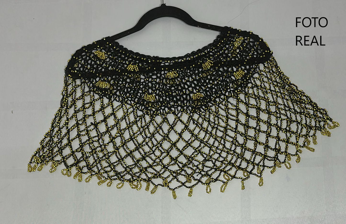 0817-128 - Chal Elegante de Malla con Perlas Doradas