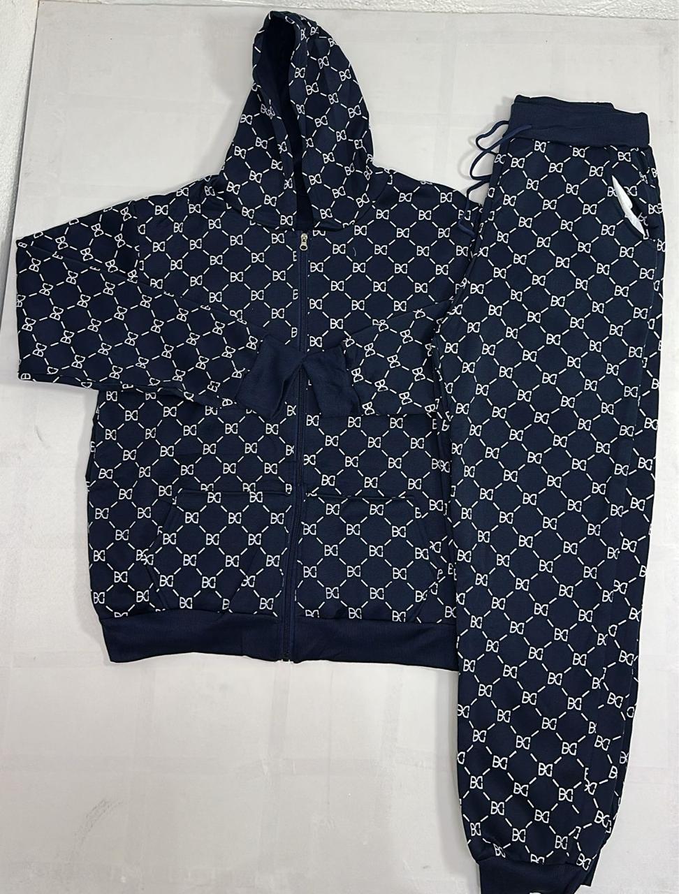 TH441R - Conjunto Afelpado para Caballero con Estampado de Letras